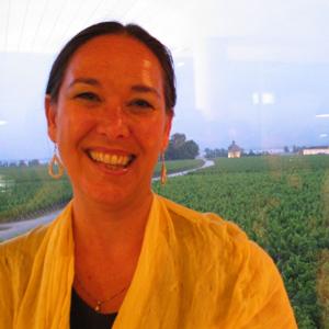 Paris GOOD food + wine  Paris' premier food+wine podcast. It's the first ever English language radio show/podcast about the city's food and wine scene broadcast from and produced in Paris, France. Hosted by Paige Donner