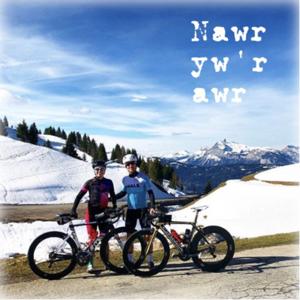 Nawr yw’r awr by Nia Davies & David Cole