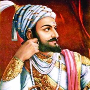 Shivaji Maharaj Hindi Biography by Aditya Davane