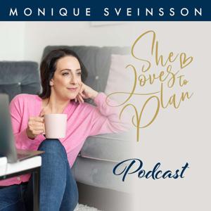 She Loves to Plan - by Monique Sveinsson