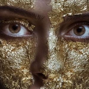 UnMasking the Feminine