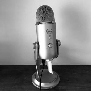 We lopen in twee werelden