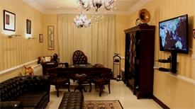 In Moleculo's Office - في مكتب موليكيلو