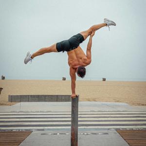 Coach Bachmann - Handstands, Flexibility & Calisthenics by Coach Bachmann