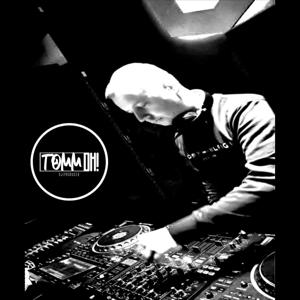 Lee Thomas - Podcasts - Radio