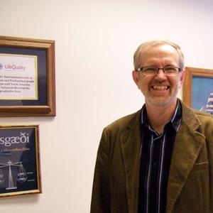 Lífræn kirkja með umsjónarmanninn Greg Aikins