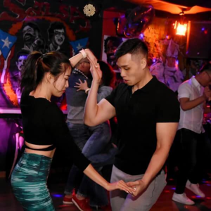 SALSODROMO TRANSMICION DE 19/04/2025 ON SWINGLATINORADIO.COM