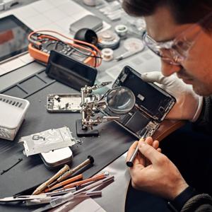 Podcast on iPhone Repairing is better than buying New One: