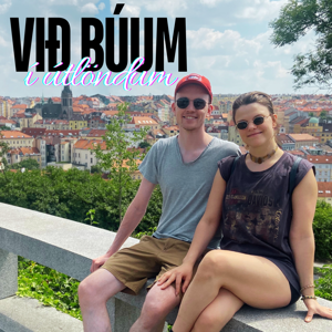 Við búum í útlöndum