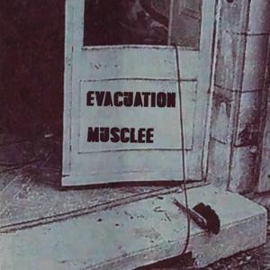 Évacuation musclée