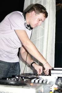 VDj Atom