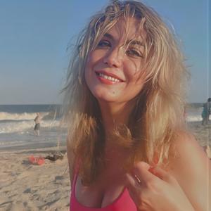 Chloe Doust