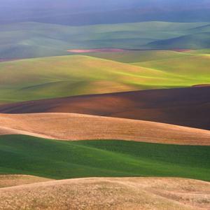 XAΡΟΥΜΕΝΟΣ ΚΟΣΜΟΣ