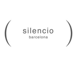 Escuchando… en (Silencio)