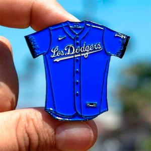 How to Choose the Right Lapel Pin for Your Style