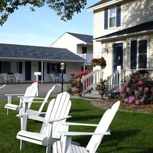 Footbridge Beach Motel & Cottages