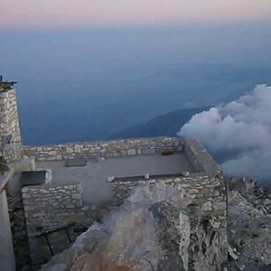 ΓΡΑΜΜΑΤΑ ΚΑΙ ΑΡΜΑΤΑ ΣΤΟΝ ΑΘΩΝΑ