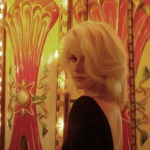 Lizzy Grant preformance of End Of The World