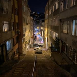 gitme kal demeni bekledim