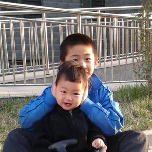 动动给容容讲故事