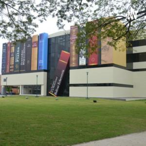 entrevista a dos personas mayores