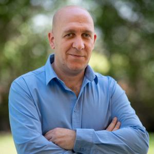 קצרים - האקדמיה למצויינות עסקית בהגשת תמיר זבולון