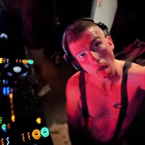 Tom Pritchard casts and streams