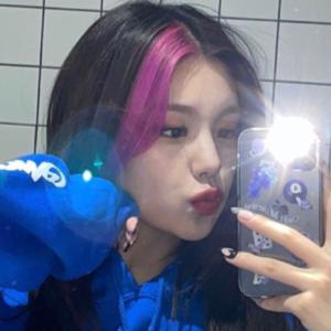 Yeji singing