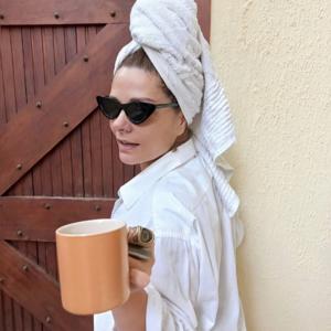 Dois cafés e uma água com gás