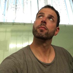 J A M E S  L A U E R