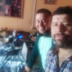 De valientes se cuentan historias