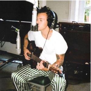Harry styles unreleased 🐇❤️‍🩹🪩