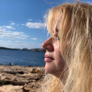 Meditación conectando con la energía del amor.