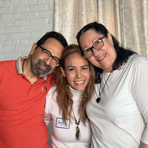 Pequeña Mano Morena... Pero Tan Grande