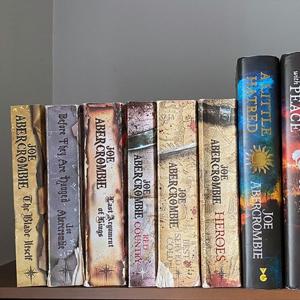 مجموعه رمان فانتزی تاریک نخستین قانون