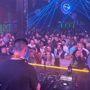 Sesiones by Jorge Medrano