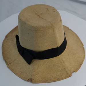 O Guarda-roupa de Santos Dumont - Audiodescrições de peças indumentárias do Museu Cabangu (MG)