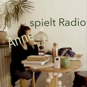 Anne spielt Radio