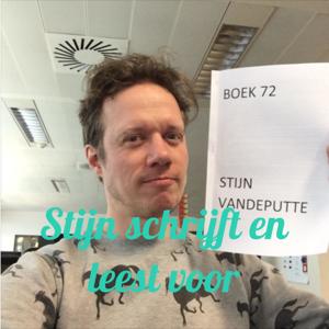 Stijn schrijft en leest voor